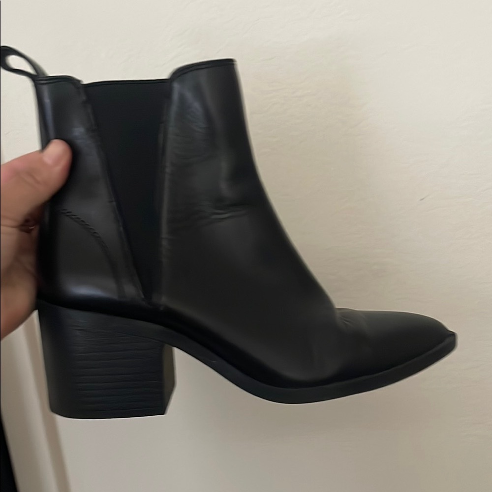 STEVE MADDEN LEATHER ANKLE BOOTIES